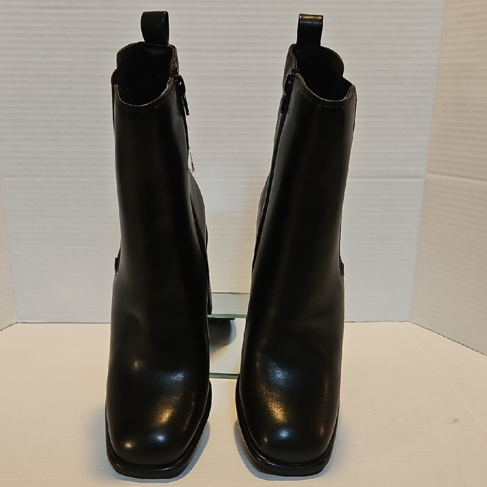 Elegant Black Leather Heeled Boots - Picture 3 of 9